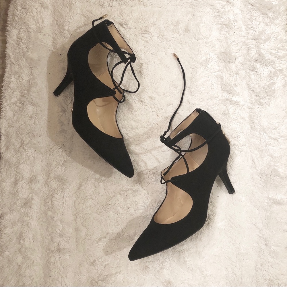 Liz Claiborne black lace up pump